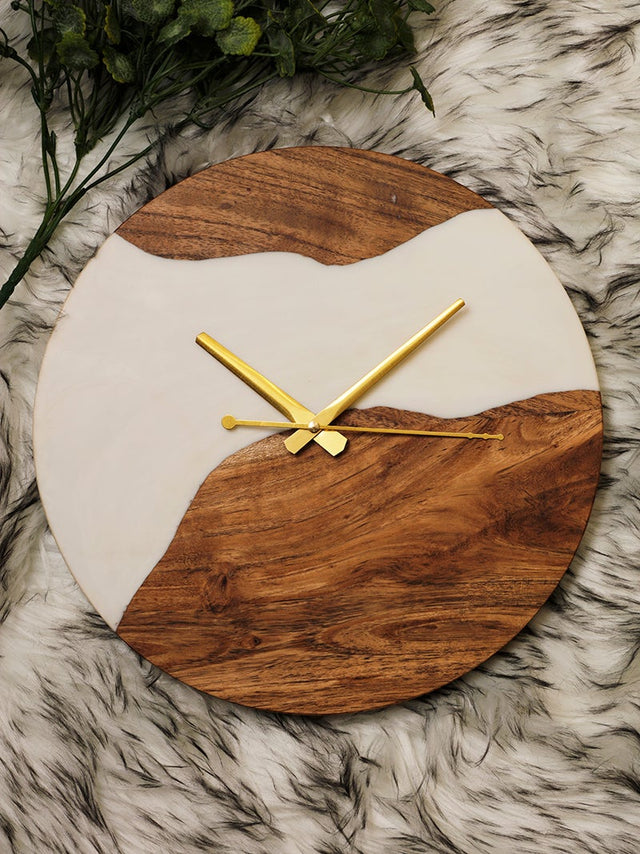 Icicle Wood - Epoxy Wall Clock (Round) - Silken